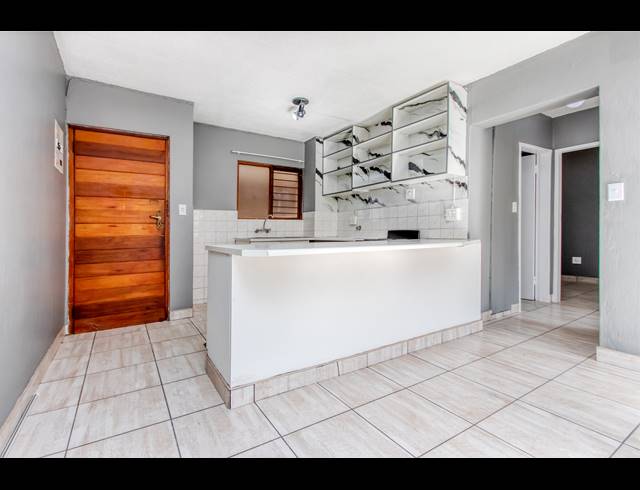 2 BEDROOM APARTMENT TO LET IN WELTEVREDEN PARK